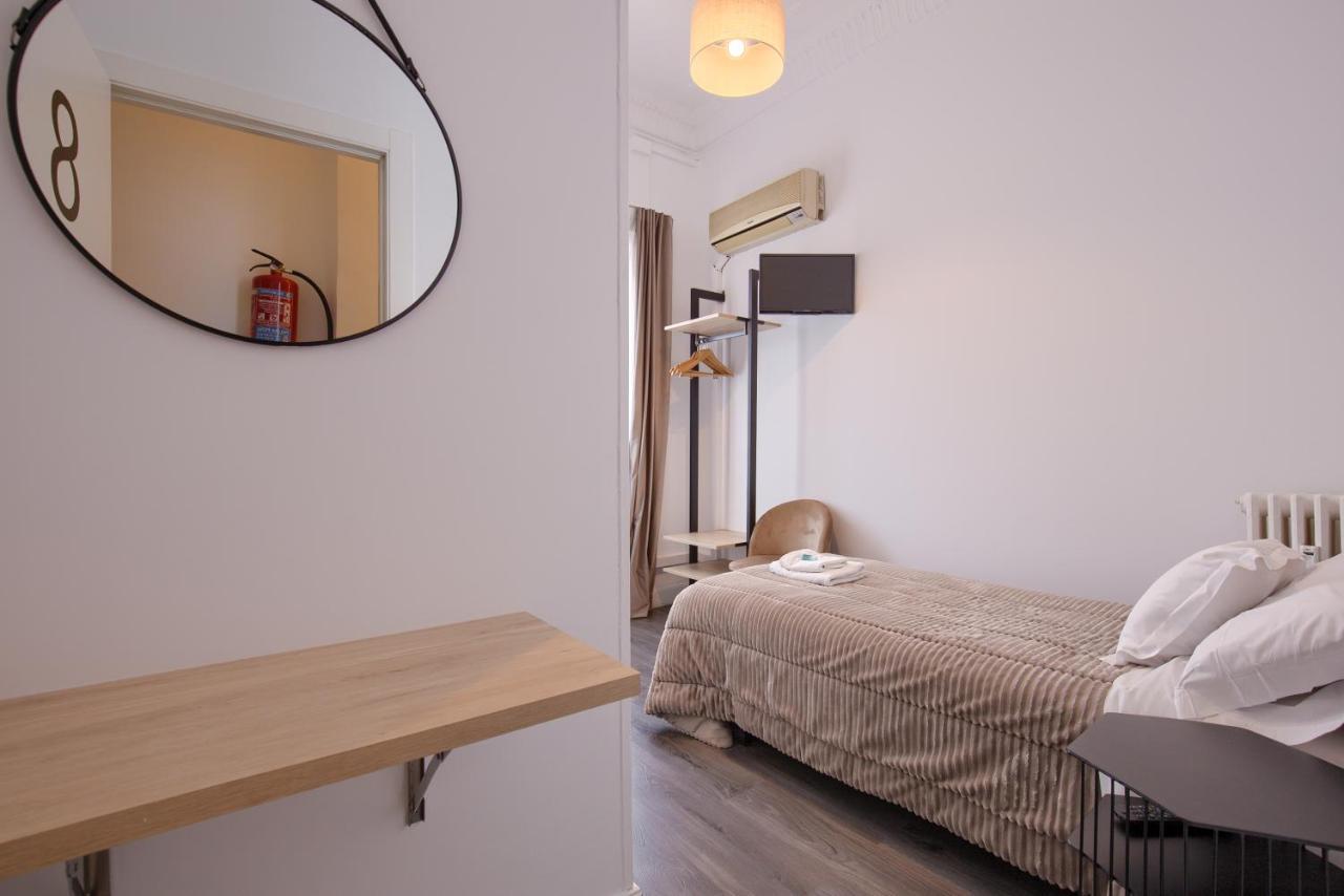 Hostal Besaya Madrid Exterior foto