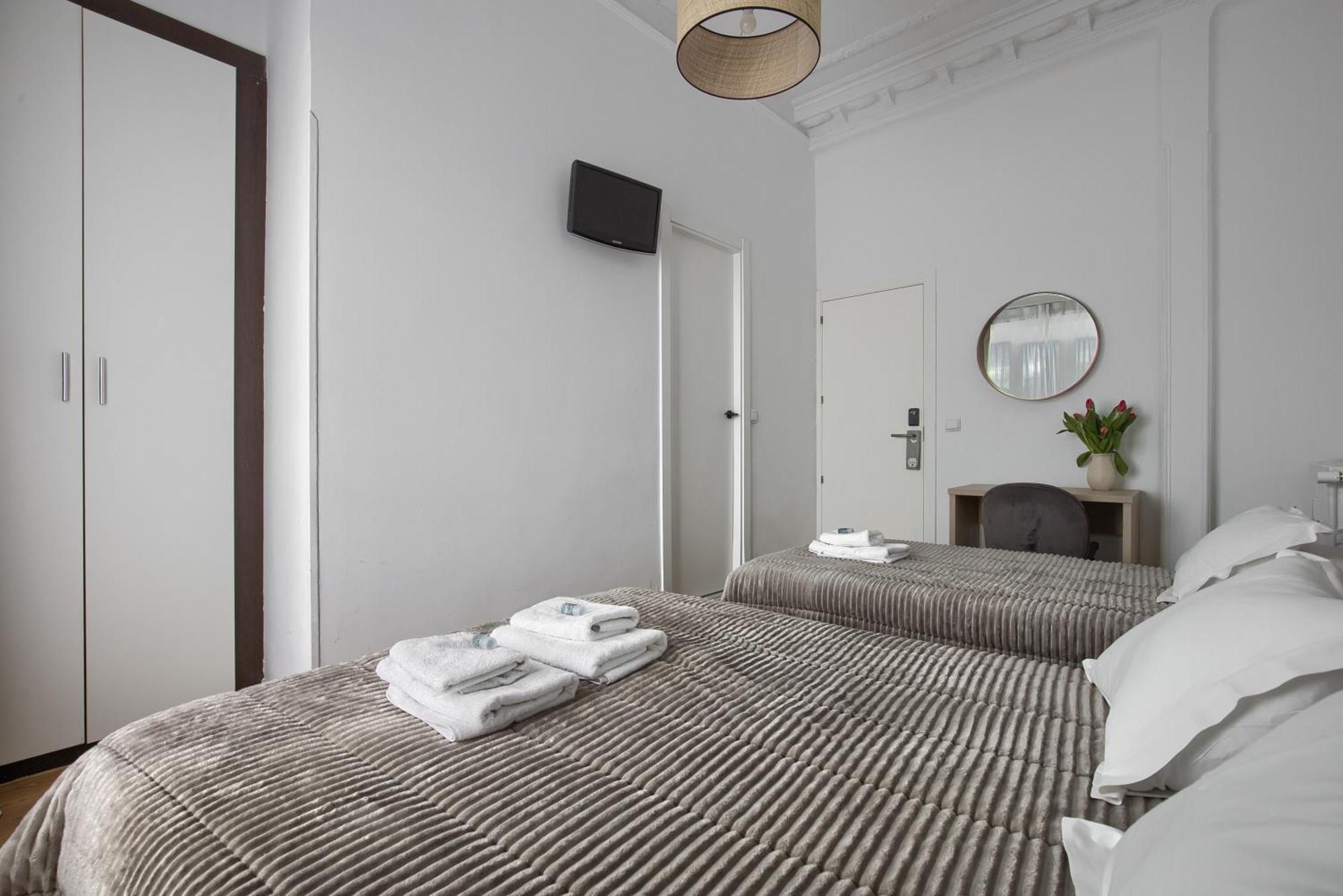Hostal Besaya Madrid Exterior foto
