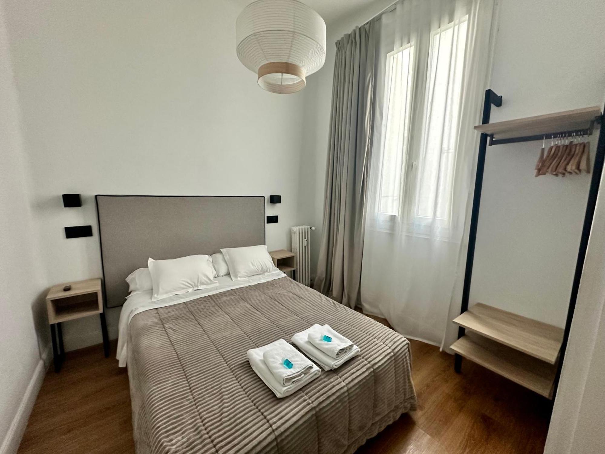 Hostal Besaya Madrid Exterior foto