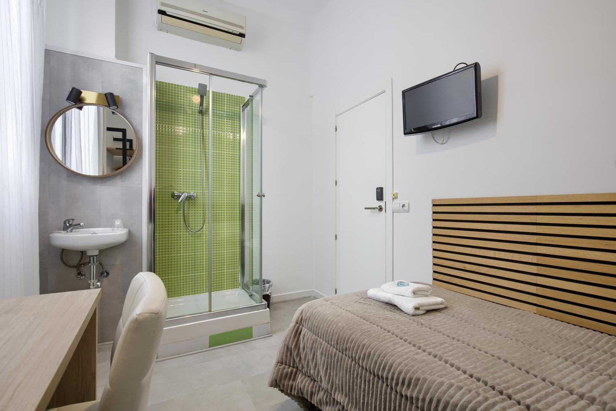Hostal Besaya Madrid Exterior foto