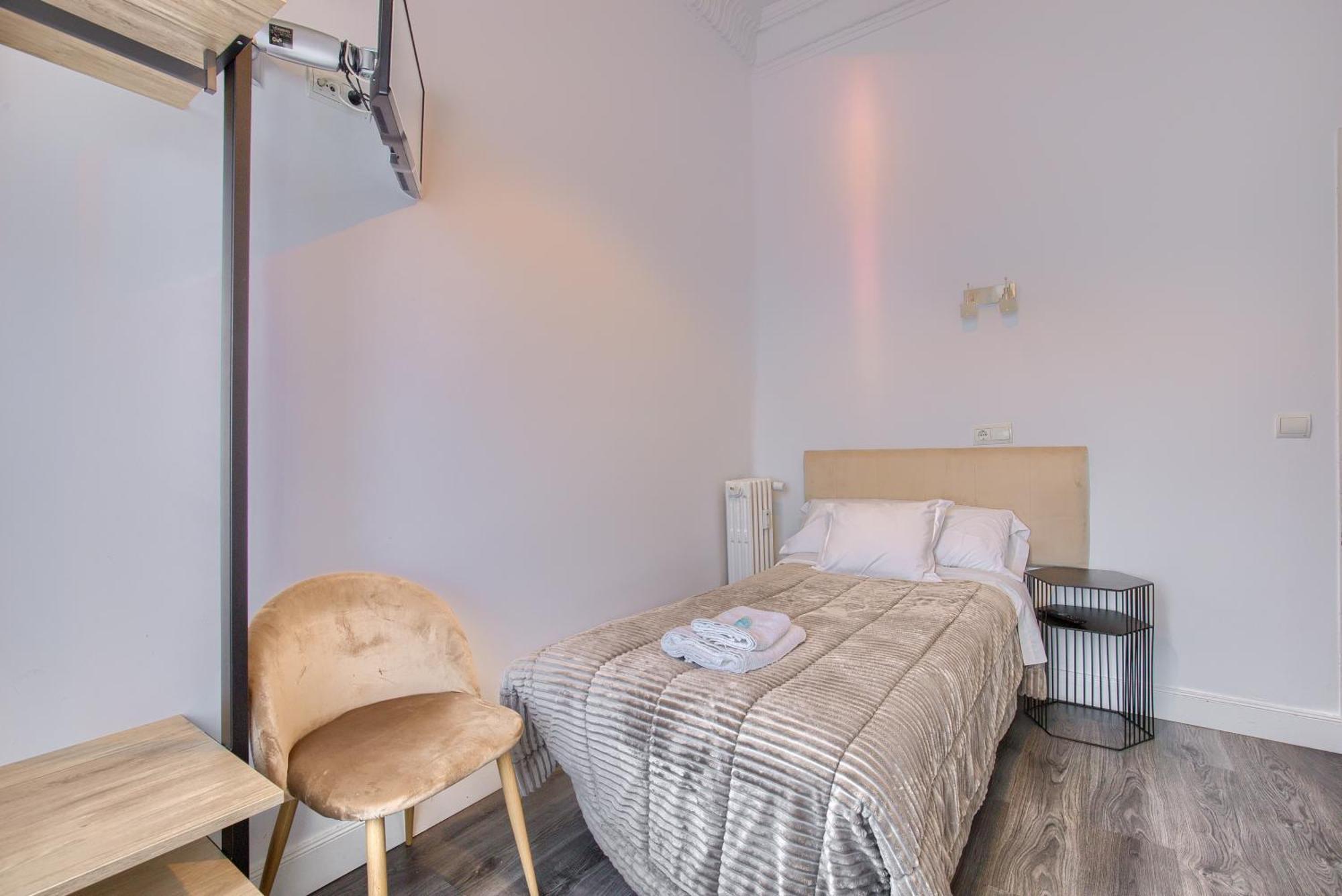 Hostal Besaya Madrid Exterior foto