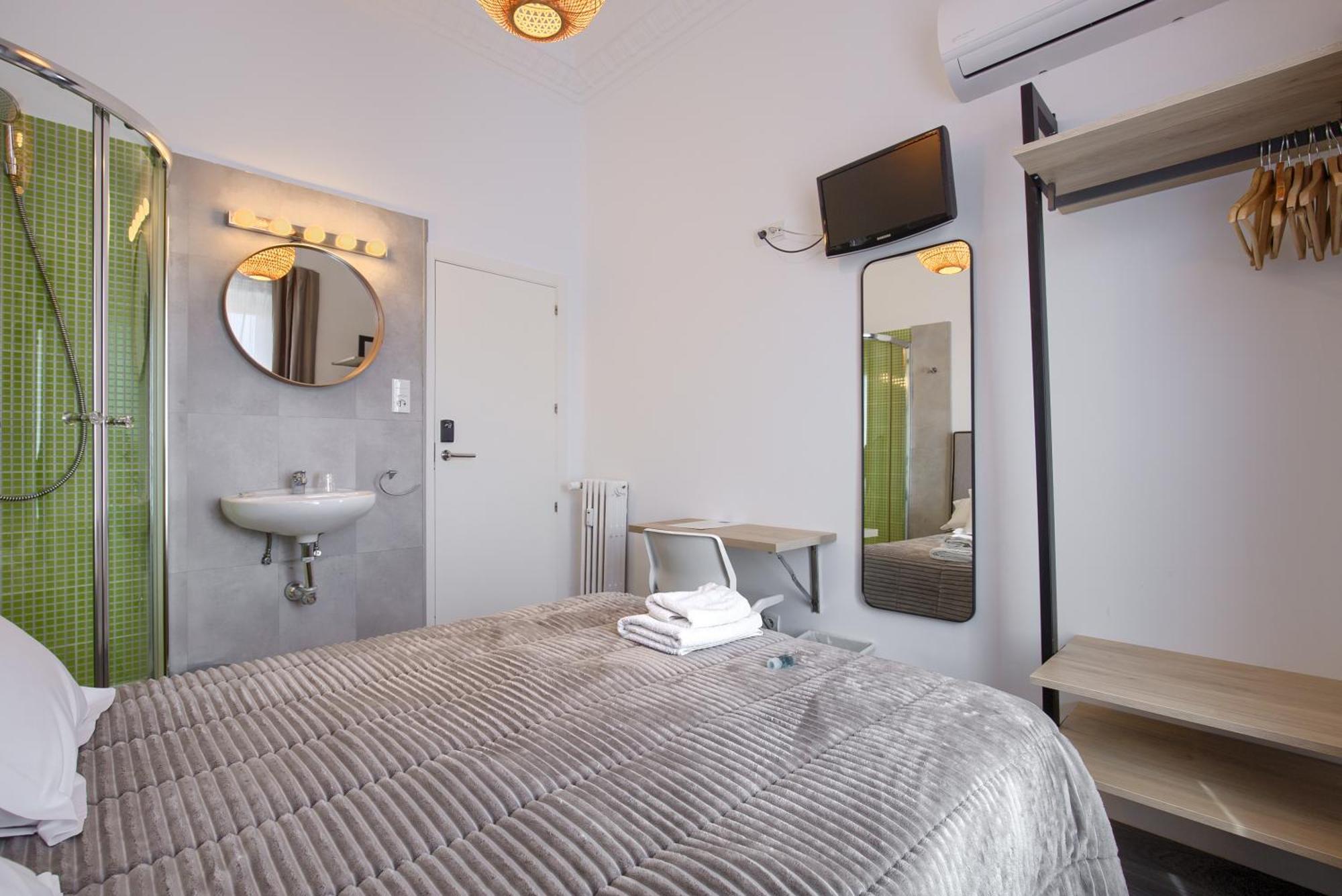 Hostal Besaya Madrid Exterior foto
