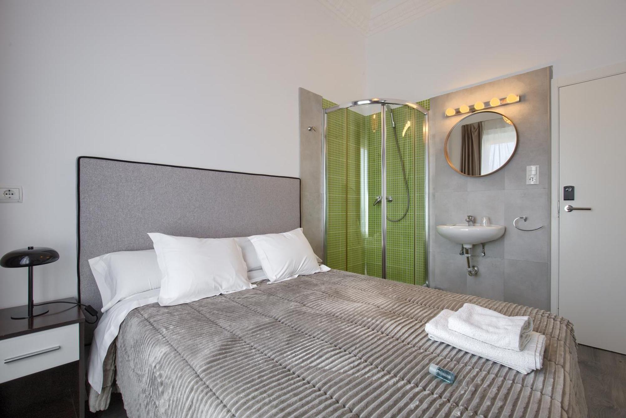 Hostal Besaya Madrid Exterior foto