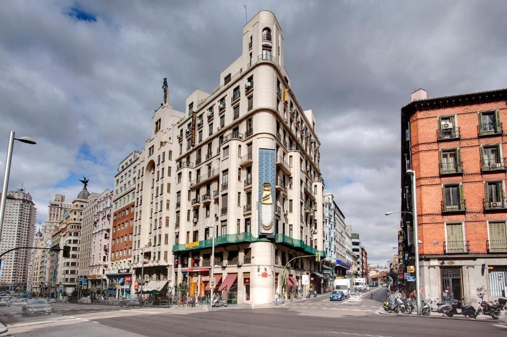 Hostal Besaya Madrid Exterior foto